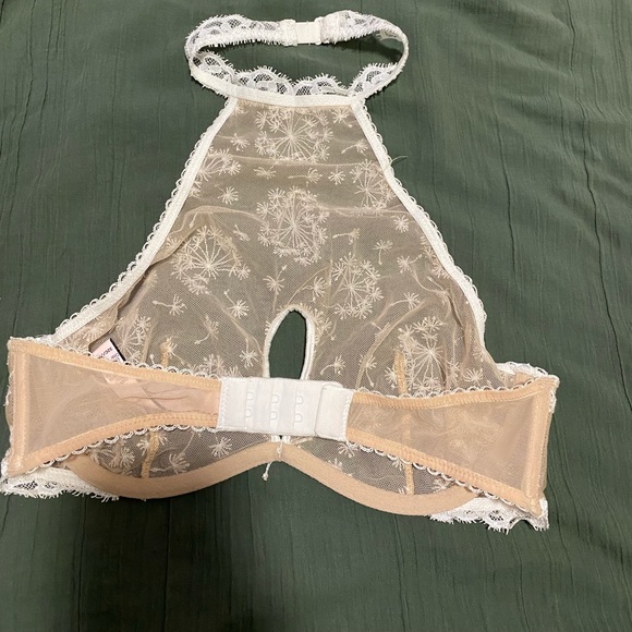 Victoria Secret Intimates - Picture 2 of 5